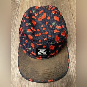 Rare Nike SB Skateboarding hat navy and red roses SnapBack